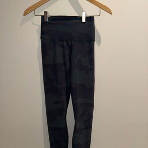 ALO Yoga Dark Camo Leggings